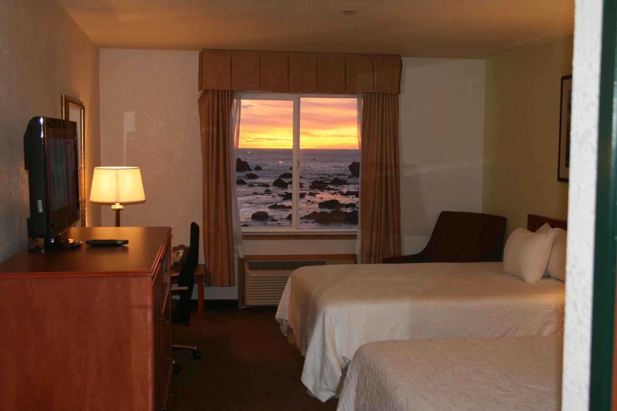 קרסנט סיטי Oceanfront Lodge מראה חיצוני תמונה