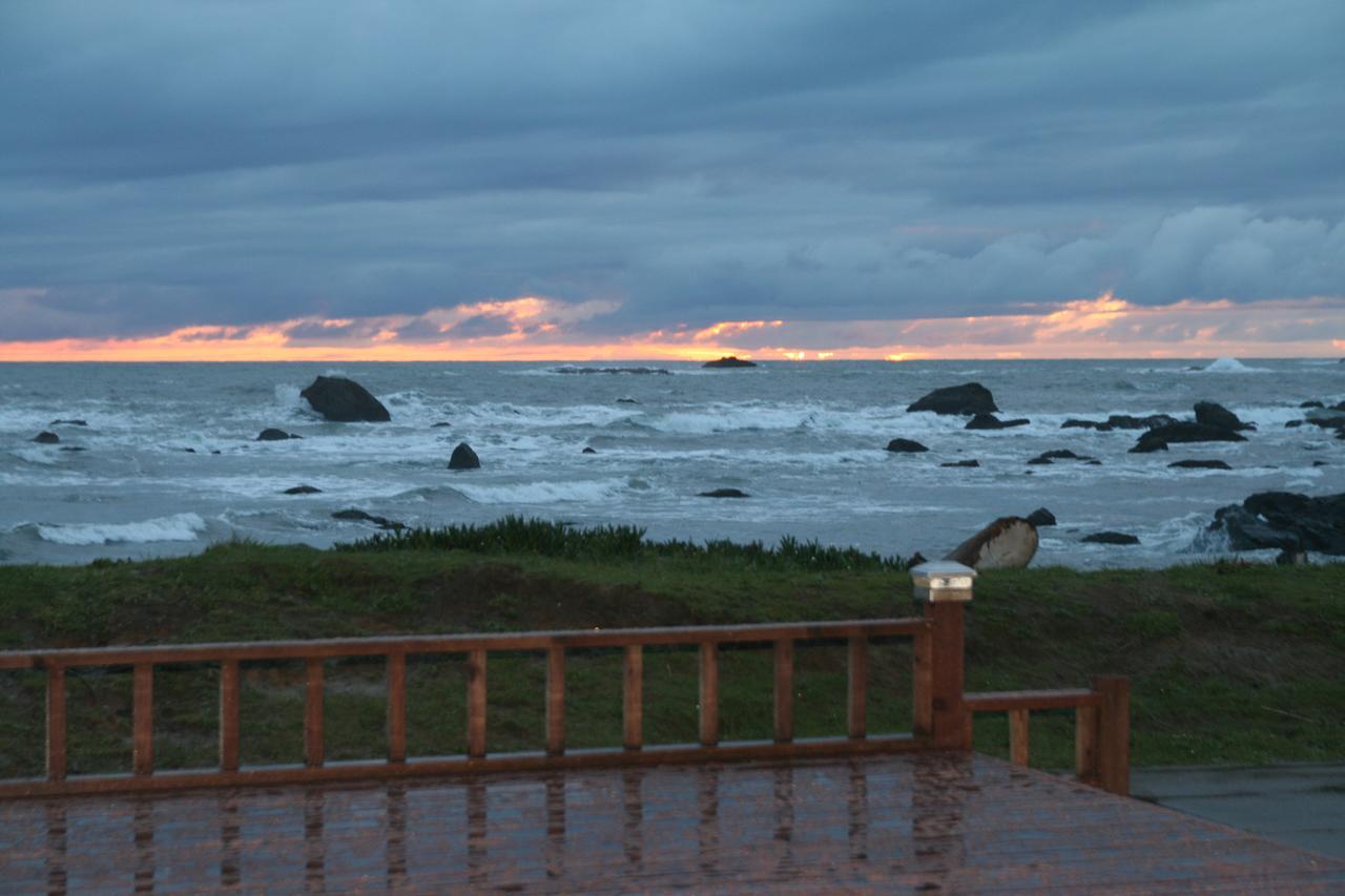קרסנט סיטי Oceanfront Lodge מראה חיצוני תמונה